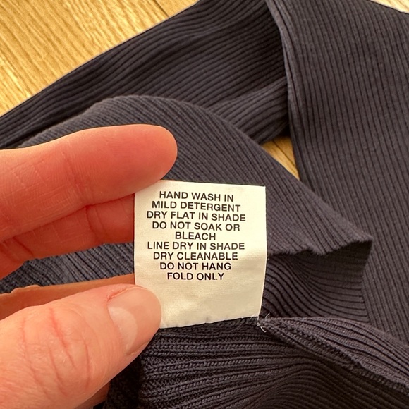 DISSH navy ribbed one-sleeved top medium - Picture 10 of 10